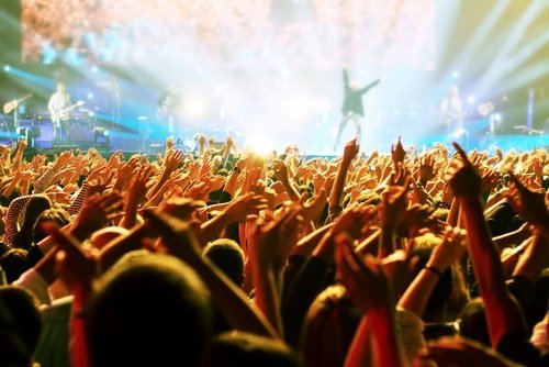 band onstage in front of a large packed crowd - injuries at Las Vegas concerts can be cause to bring a lawsuit for damages